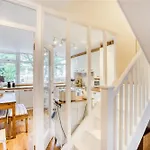Homely 4 Bedroom House In Brixton